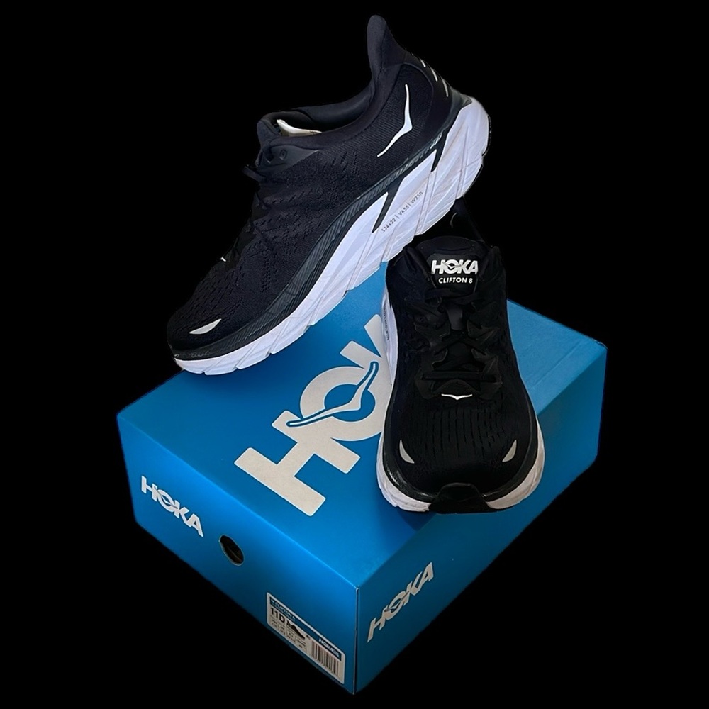 **DONATED** HOKA OneOne Mens Clifton 8 black & white runners Size 11D